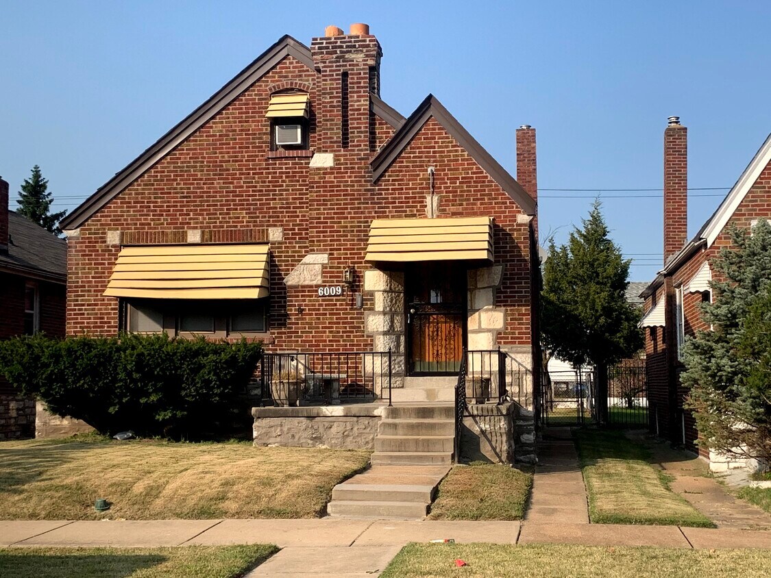 Primary Photo - 6009 N Pointe Blvd