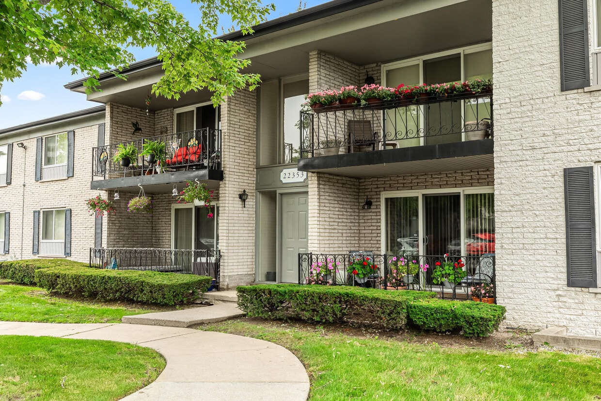 Primary Photo - Chateau Riviera