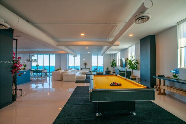 Foto del edificio - 700 NE 25th St