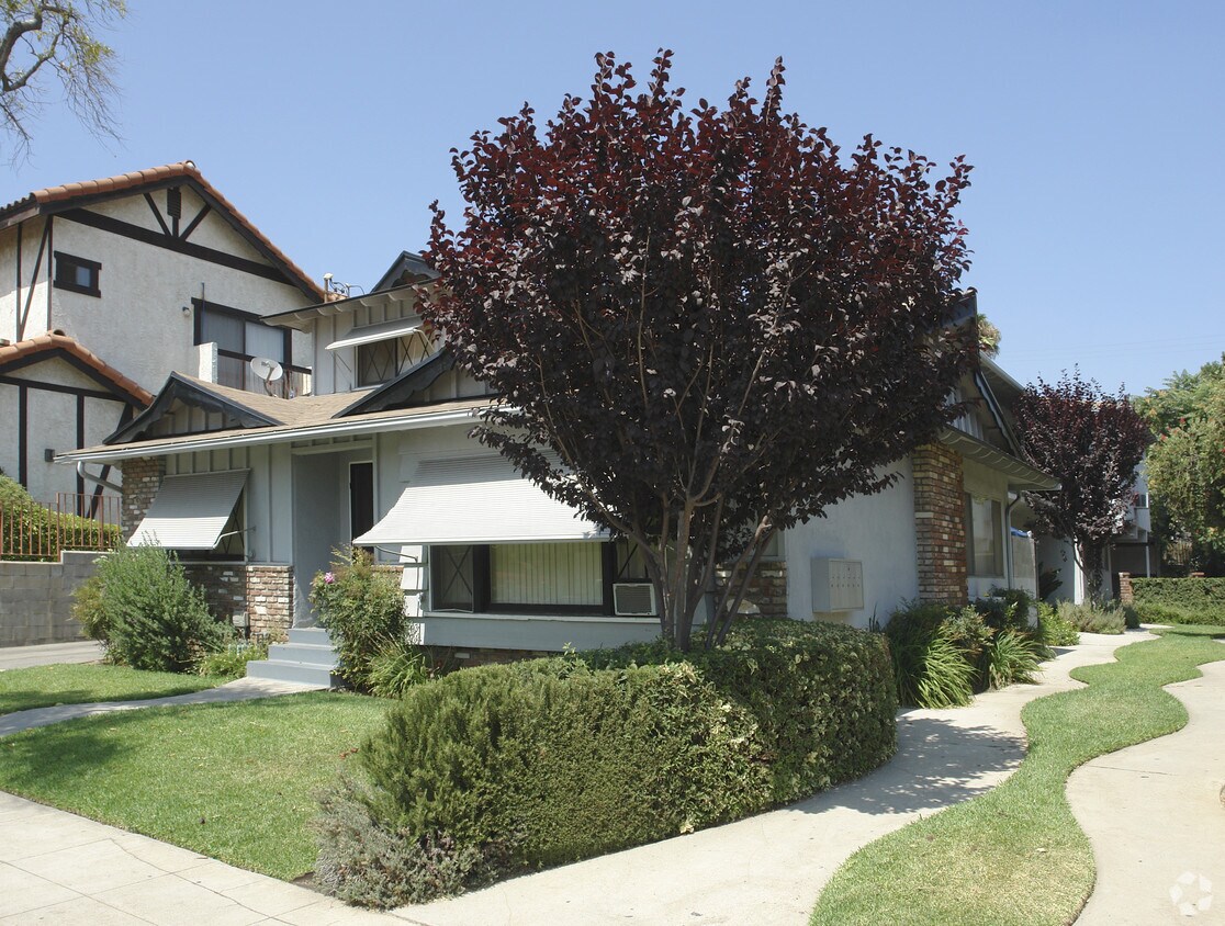 Building Photo - 312 N 1st St