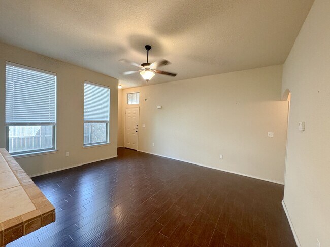 Foto del edificio - Adorable 2 story duplex on Creekside Circle