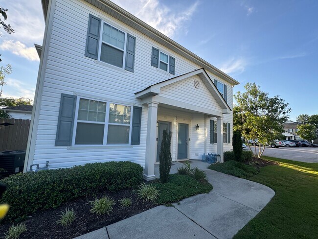 Foto del edificio - 1705 Halesworth Ln