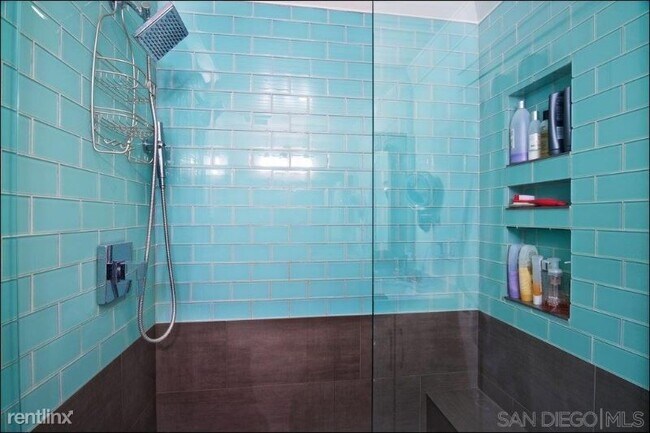 Foto del edificio - 2 br, 1 bath Condo - 5810 Riley St
