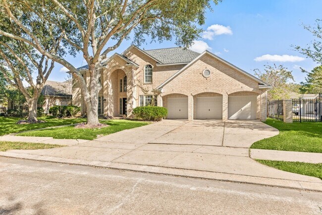 Foto del edificio - 14910 Lake Woodbridge Ct