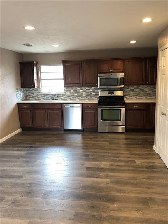 Foto principal - 2824 Oates Dr