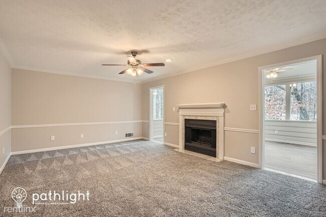 Foto del edificio - 4 br, 2 bath House - 1675 Longwood Dr SW UNIT