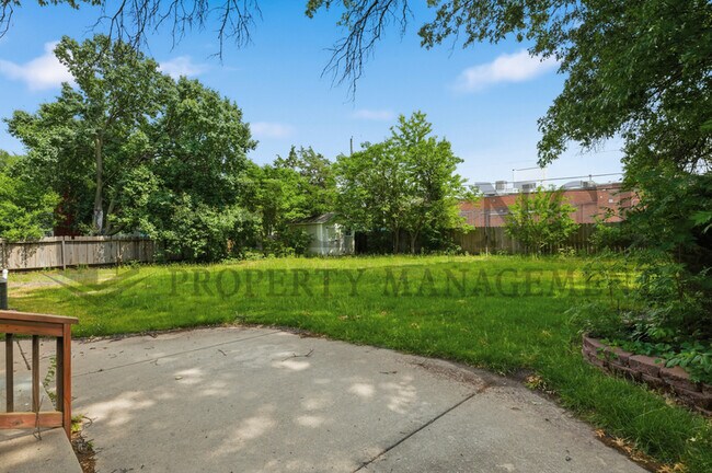 Foto del edificio - 6517 E Elm St
