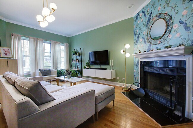 Foto del edificio - 816 W Sunnyside Ave