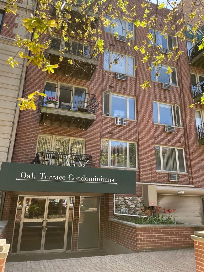 Foto del edificio - 435 W Oakdale Ave