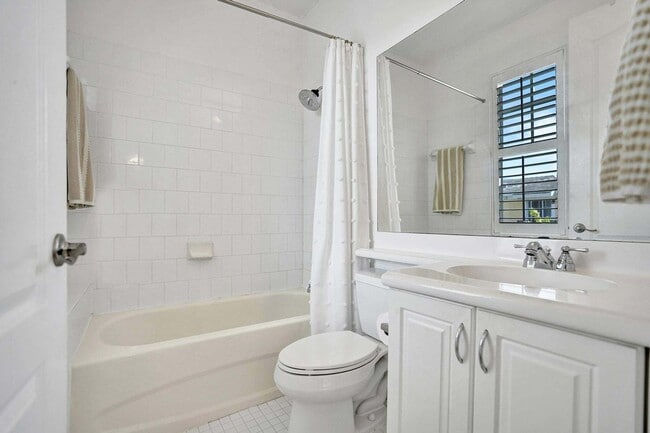 Foto del edificio - 642 NW 38th Cir