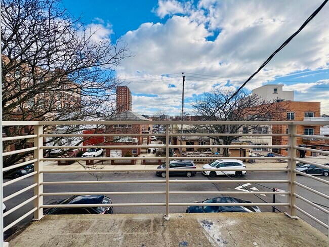 Building Photo - 114 Bay 49th St