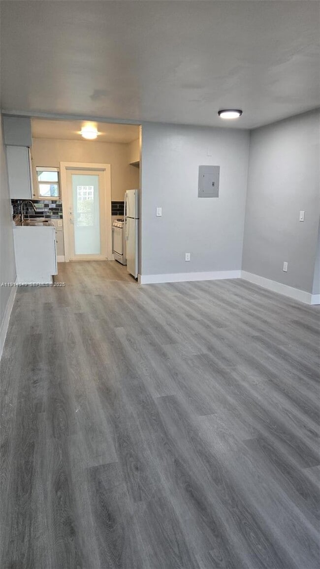 Building Photo - 9200 E Bay Harbor Dr