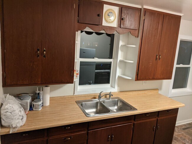 Foto del edificio - 2-1 House with Garage available 2/1