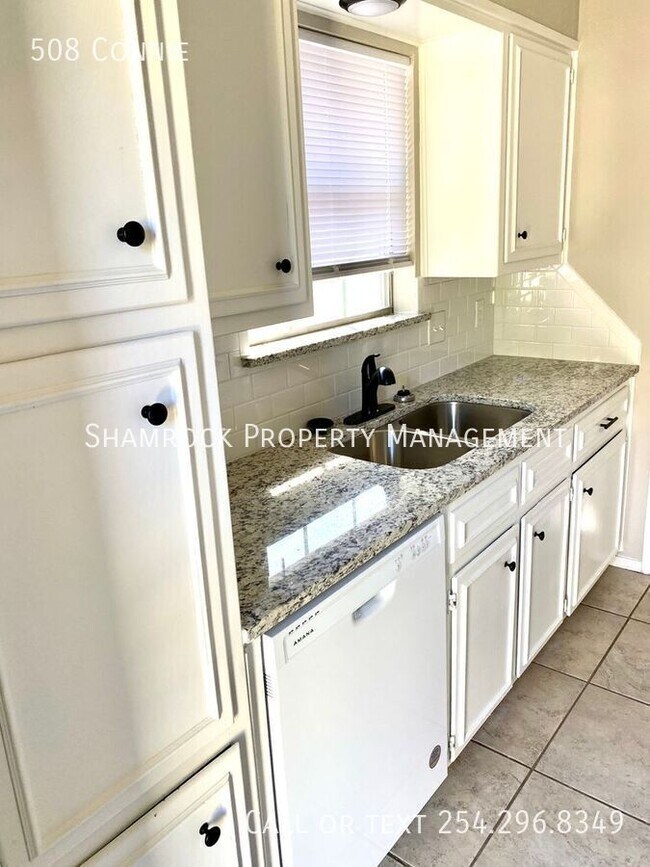 Foto del edificio - 3 bedroom/2 bath in Midway ISD!