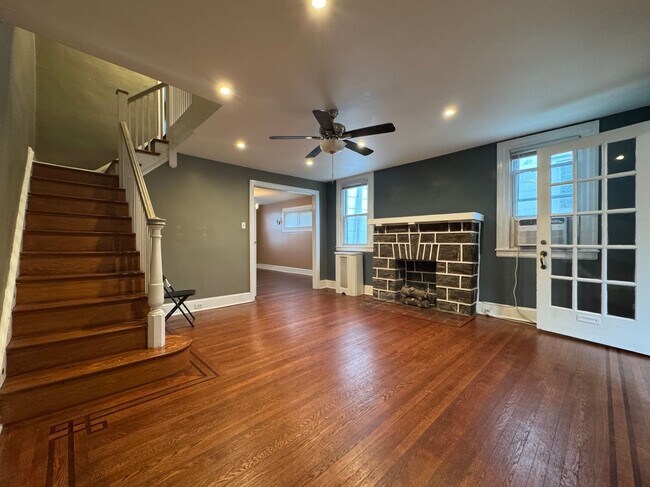 Foto del edificio - Stunning 4-Bedroom Twin Home in Upper Darb...