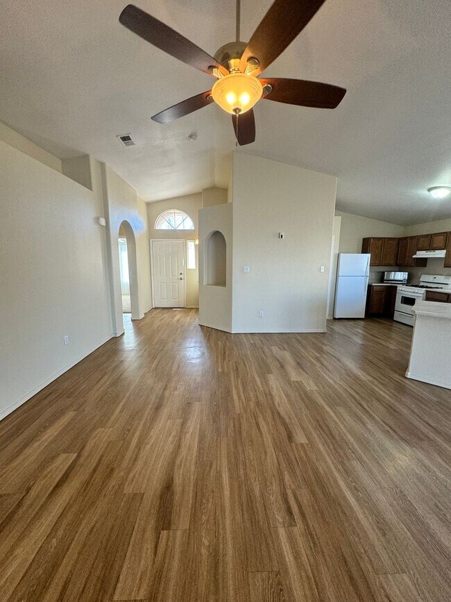 Foto del edificio - Charming 3-bedroom, 2-bathroom home. MOVE ...