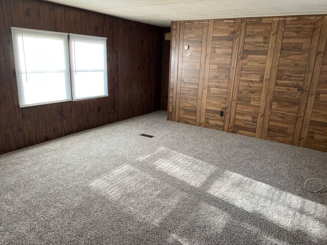 Building Photo - Country living at its BEST ! 2 bedroom 1 1/2 bathroom home