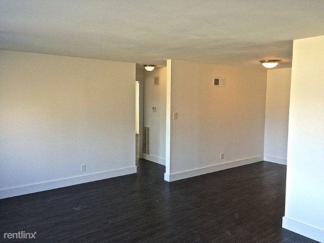 Building Photo - 2 br, 1 bath Apartment - 715 Lepere C Unit C