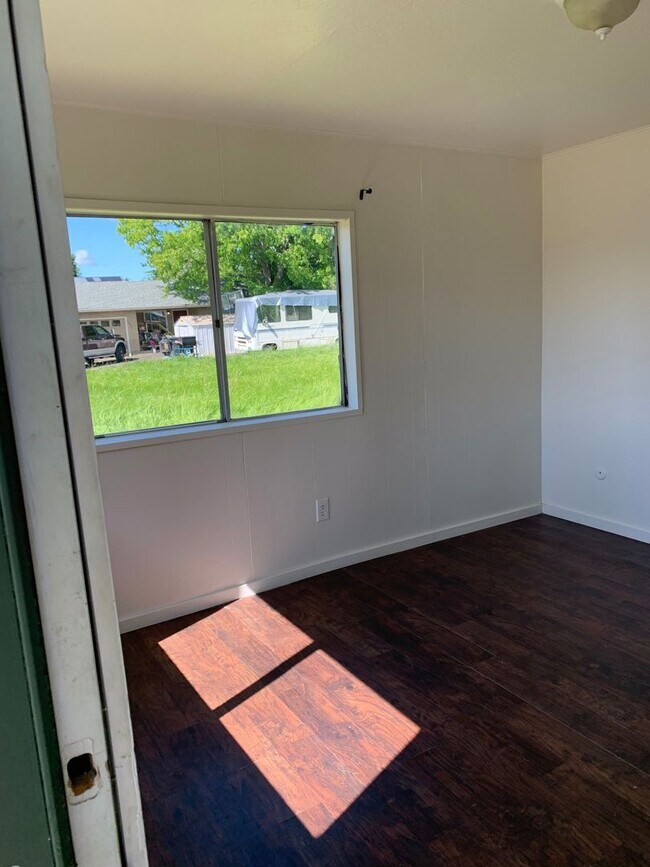 Foto del edificio - 2425 SW Pickford St