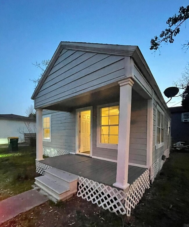 Building Photo - Your dream home awaits!