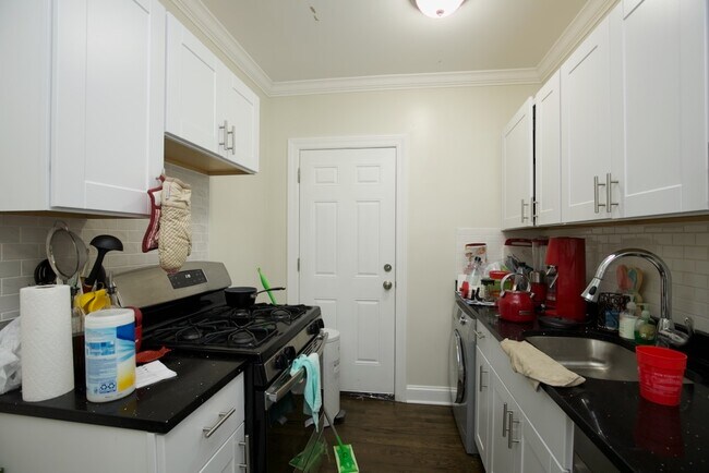 Building Photo - 3817 N Greenview Ave