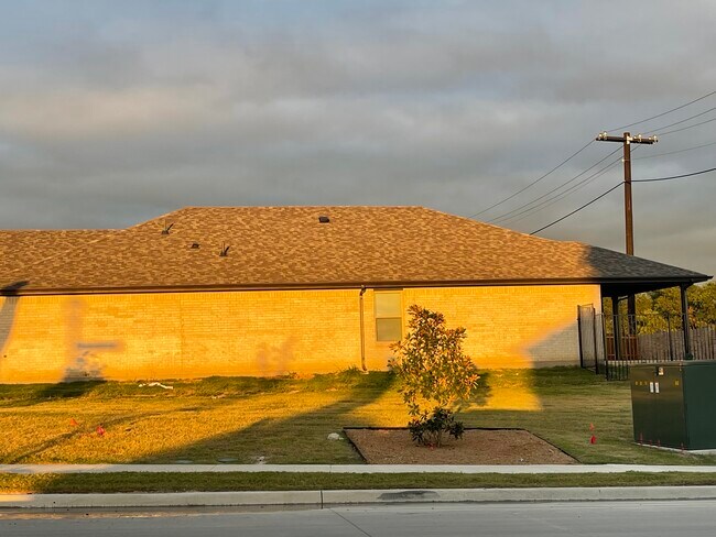 Building Photo - 3265 Cross Shr Dr