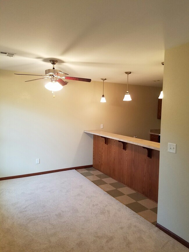 Building Photo - 1020 Bluemont Ave