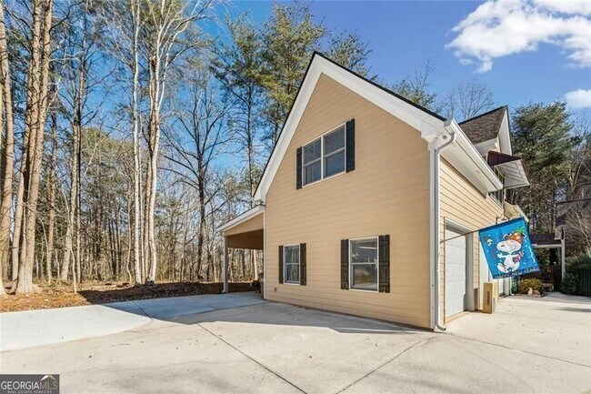 Foto del edificio - 4640 Chestatee Pointe Rd