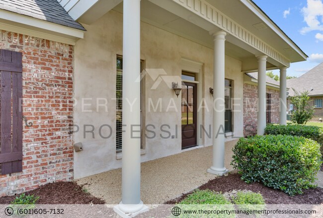 Building Photo - Perfectly updated, convenient location!