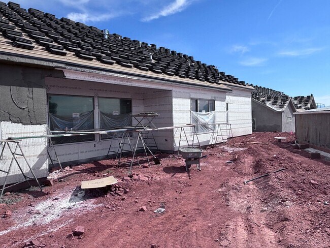 Foto del edificio - Brand New 3 bed plus office/2.5 bath in beautiful Coral Canyon!