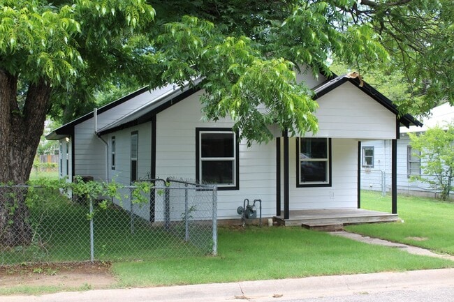 Building Photo - 1045 W Pecan St