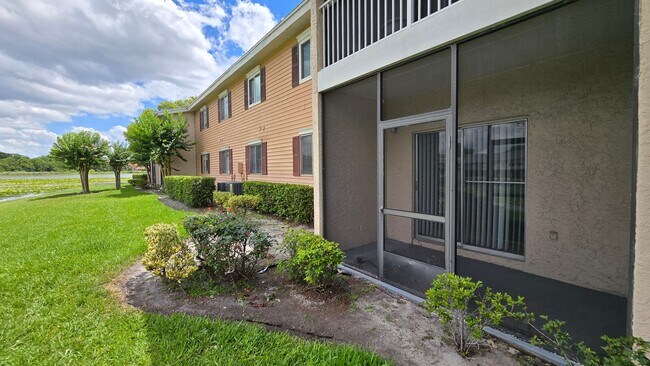 Foto del edificio - First Floor Lakefront Condo in Altamonte S...