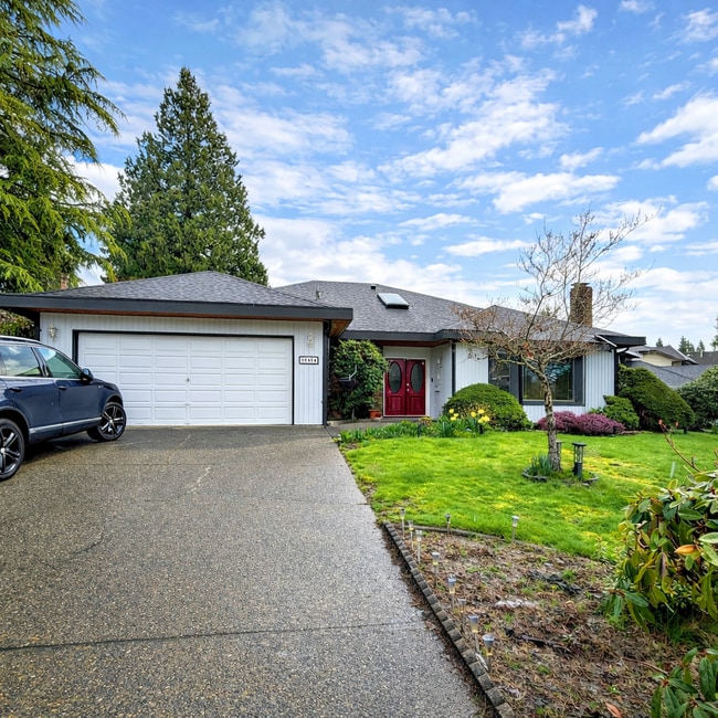 Building Photo - 10454 Fraserglen Dr