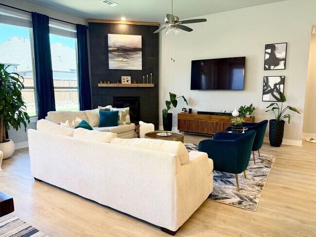 Foto del edificio - Beautiful 4-Bedroom Home with Open Layout ...