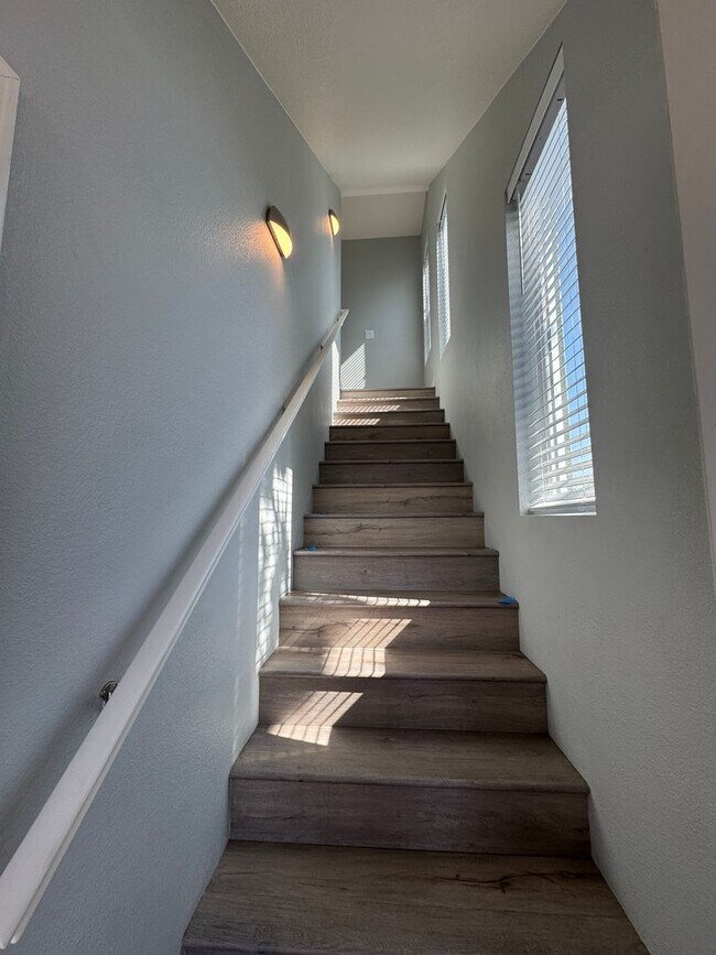 Foto del edificio - New Construction, All Solar, Three Bed, Th...