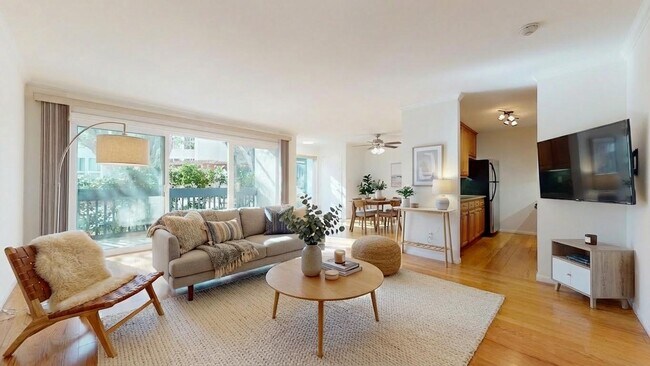 Building Photo - 902 Camino Real