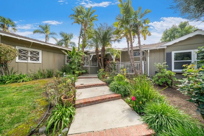 Building Photo - 4571 Canoga Dr