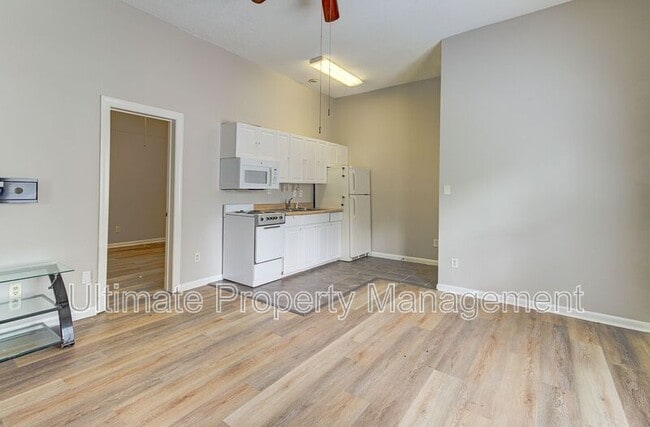 Building Photo - 5746 Marguerite Dr