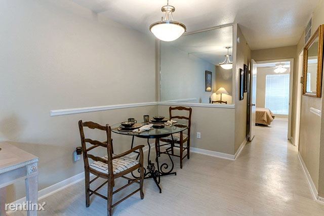 Foto del edificio - 8600 Woodway Dr