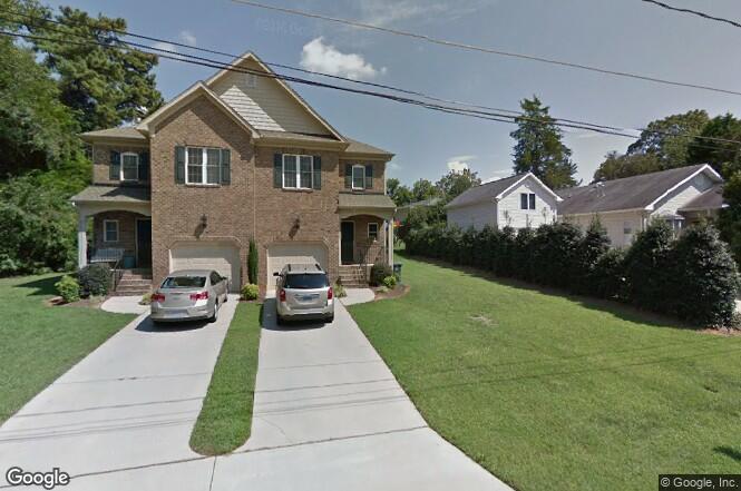Foto principal - Friendly Ave. brick townhome