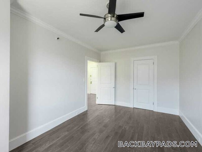Building Photo - 52 Clearway St