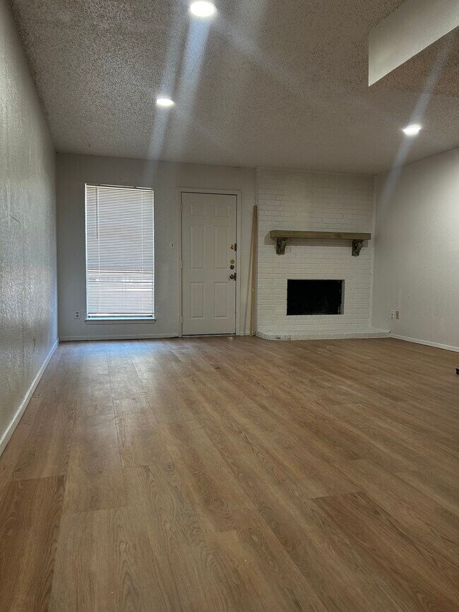 Foto del edificio - 7600 Chapin Rd