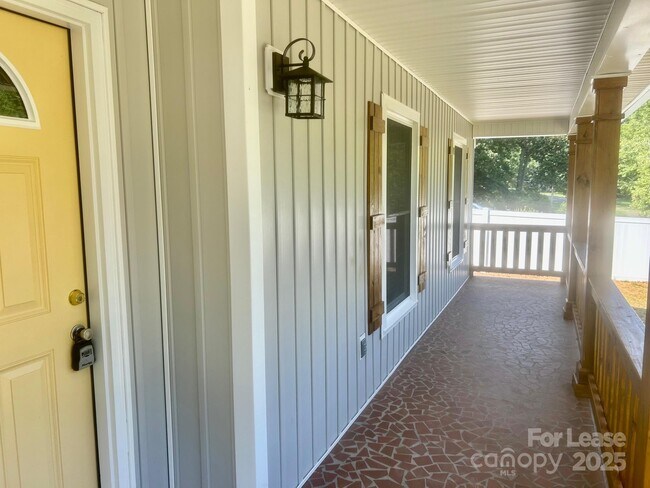 Foto del edificio - 725 Brookside Dr