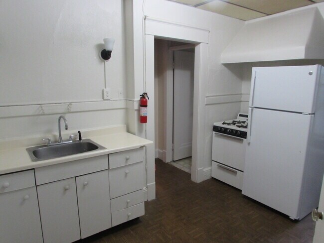 Building Photo - 921 Park Ave