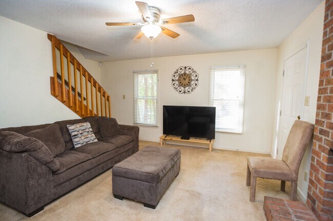 Foto del edificio - 2 bed, 1.5 bath Duplex in American Village...