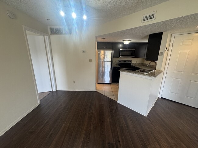 Building Photo - 1972 Lake Atriums Cir