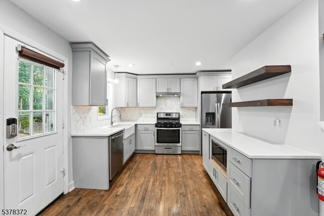 Building Photo - 37-06 Ferry Heights