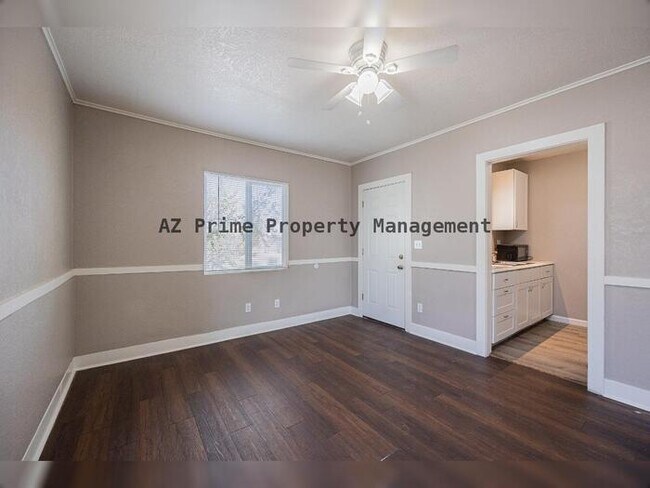 Building Photo - 5521 W Palmaire Ave