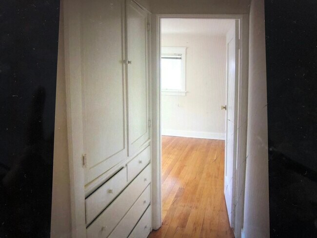 Hall built ins - 419 Campdell St