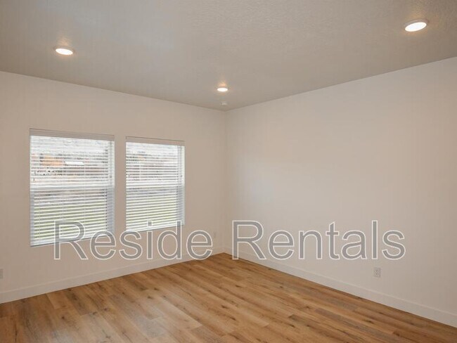 Building Photo - 220 Spring Creek Pkwy